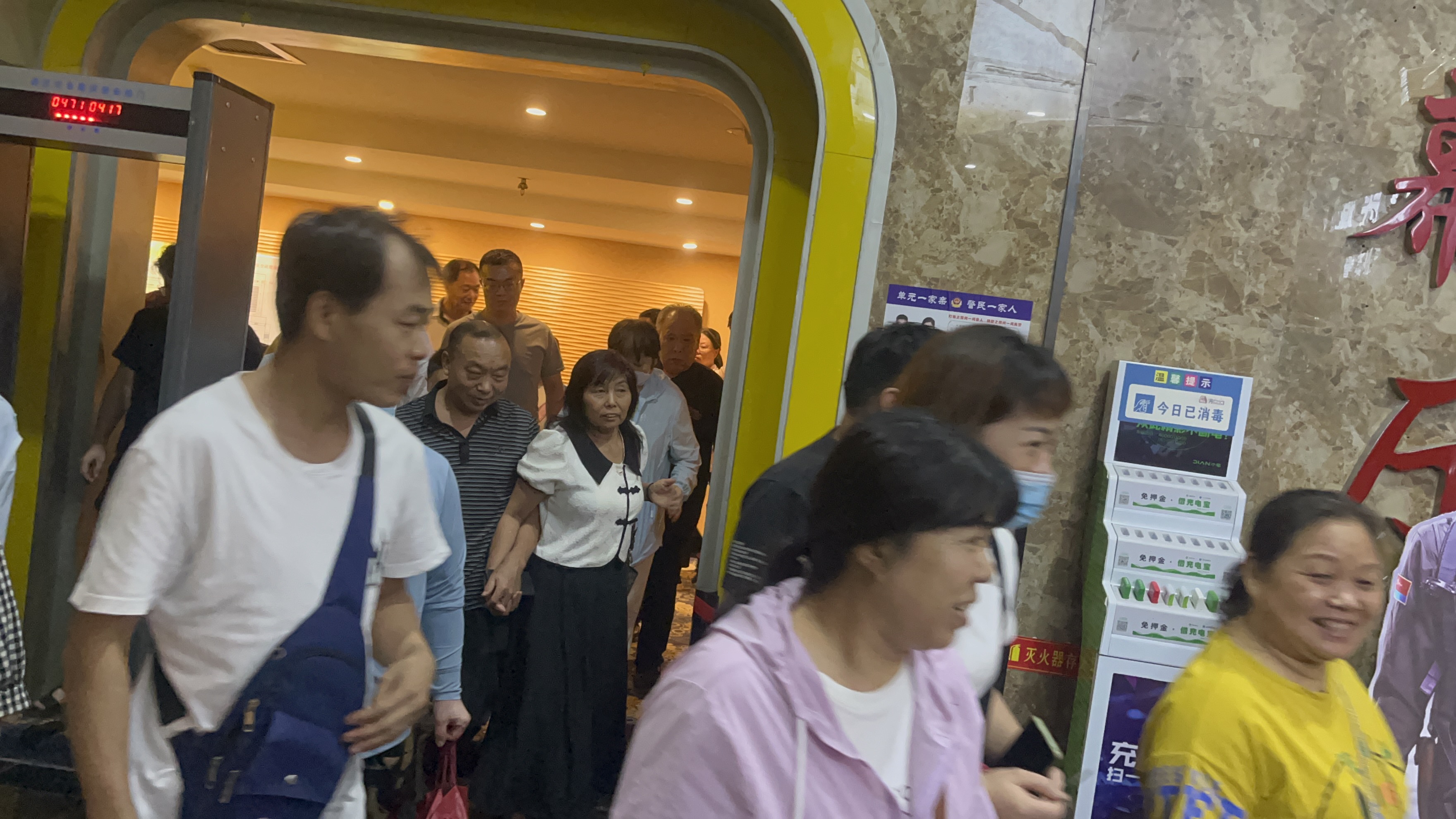 【力威新聞】公司包場(chǎng)看電影，員工和家人齊聚，共同提高反詐意識(shí)